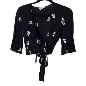 ivy + main cropped wrap tie shirt black with flowers women small